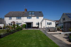 6 Hillside_Garden- click for photo gallery